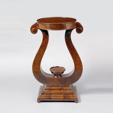 Pedestal Stand