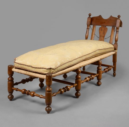 Queen Anne Day Bed