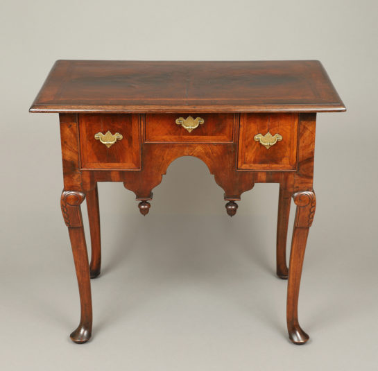 Queen Anne Veneered Dressing Table